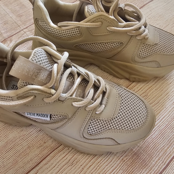 Steve Madden Sneakers - Picture 2 of 4